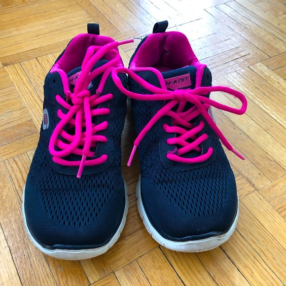 SKECHERS memory foam runners. Size 6.5 - Picture 2 of 5